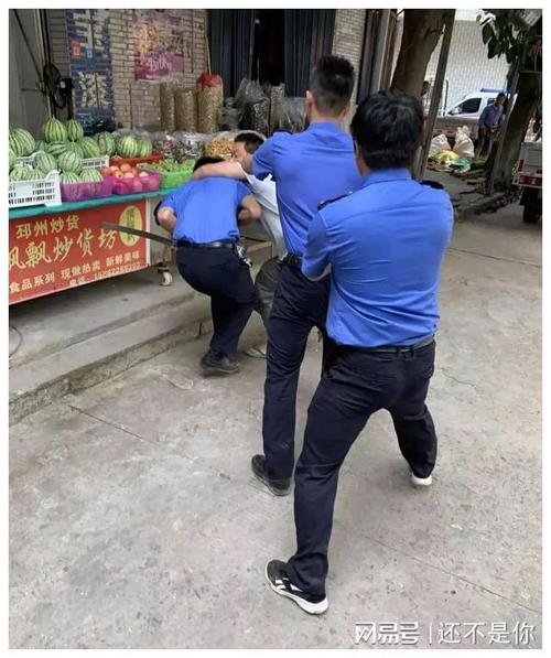 老奶奶追小偷的游戏 老奶奶追小偷的游戏