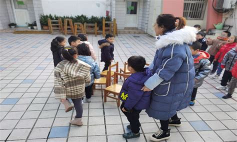 幼儿园游戏抢椅子玩法 幼儿园游戏抢椅子玩法